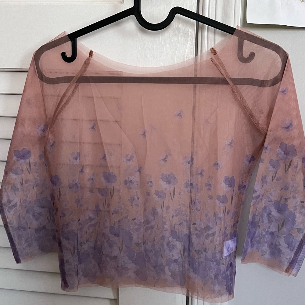 Printed mesh half sleeve top. Size: one size for small
